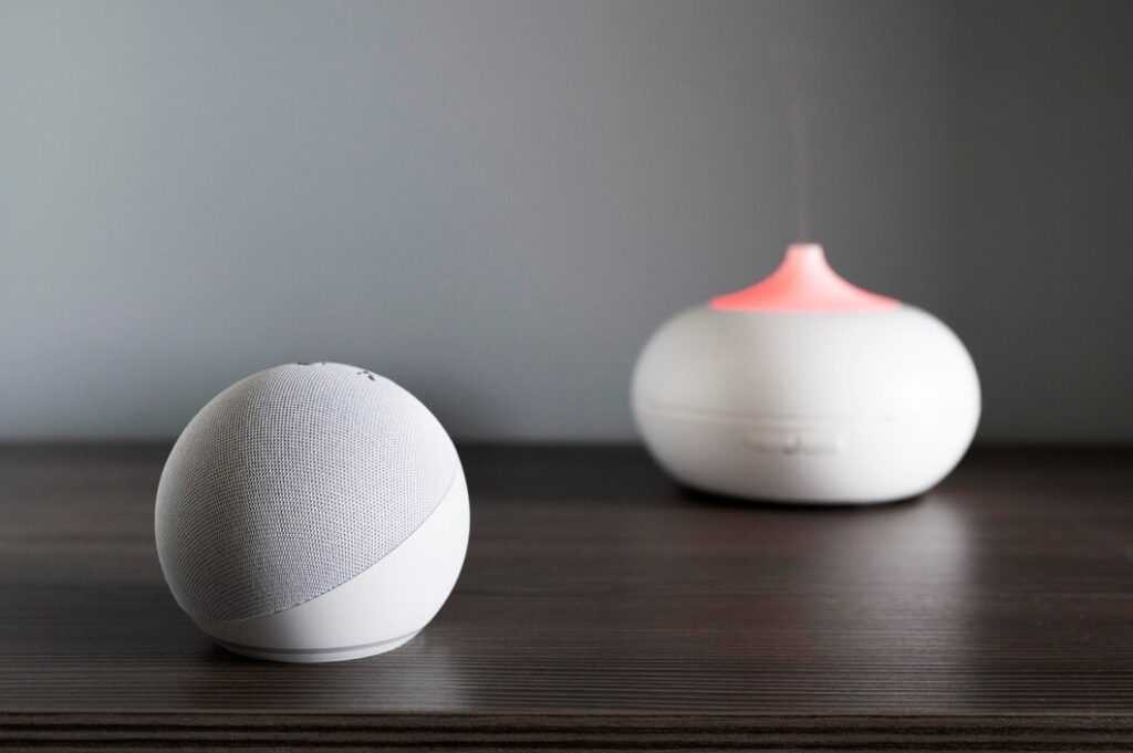 Alexa ou Google Home – Quel est le meilleur ? Alexa ou Google Home